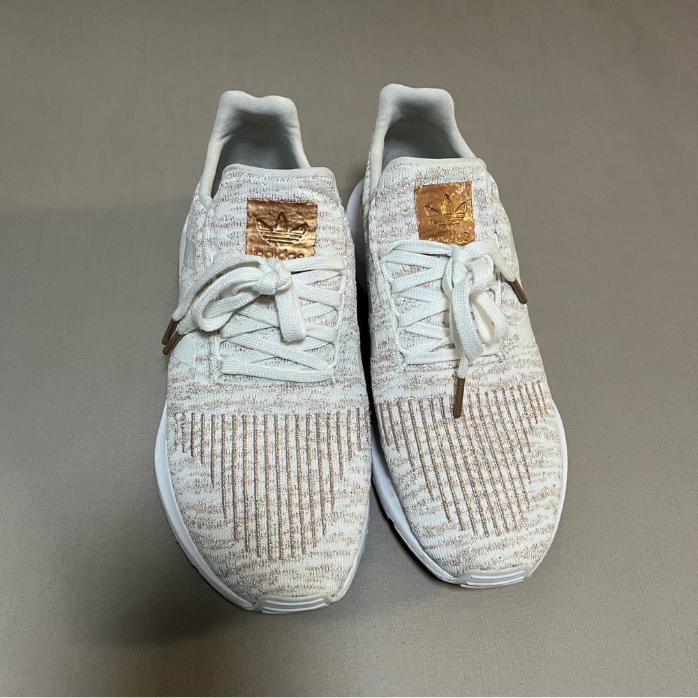 White adidas Sz w 10